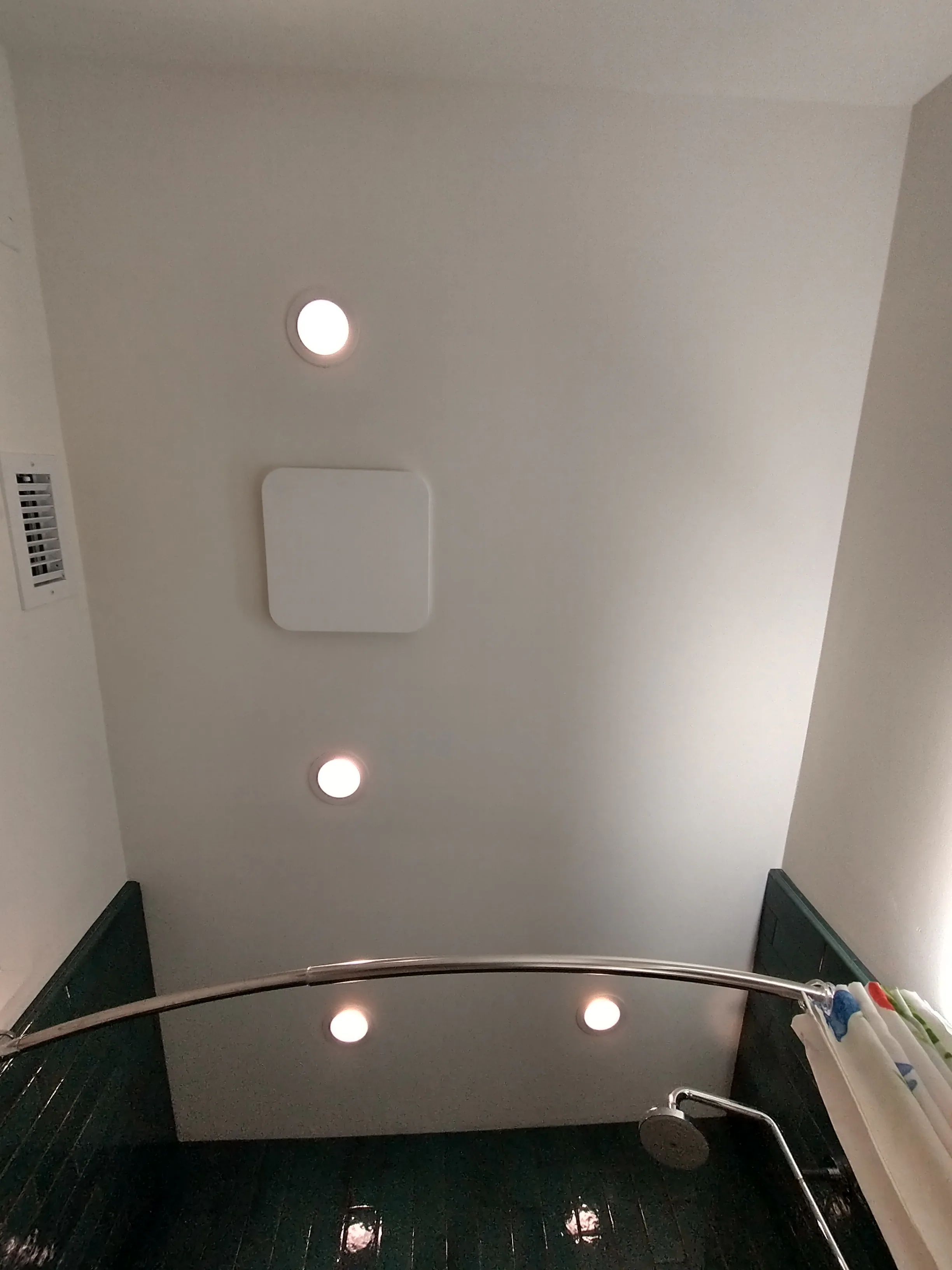 舊排風扇拆掉就能換？浴室暖風機耗電之外，五年成本卡在開孔與專線