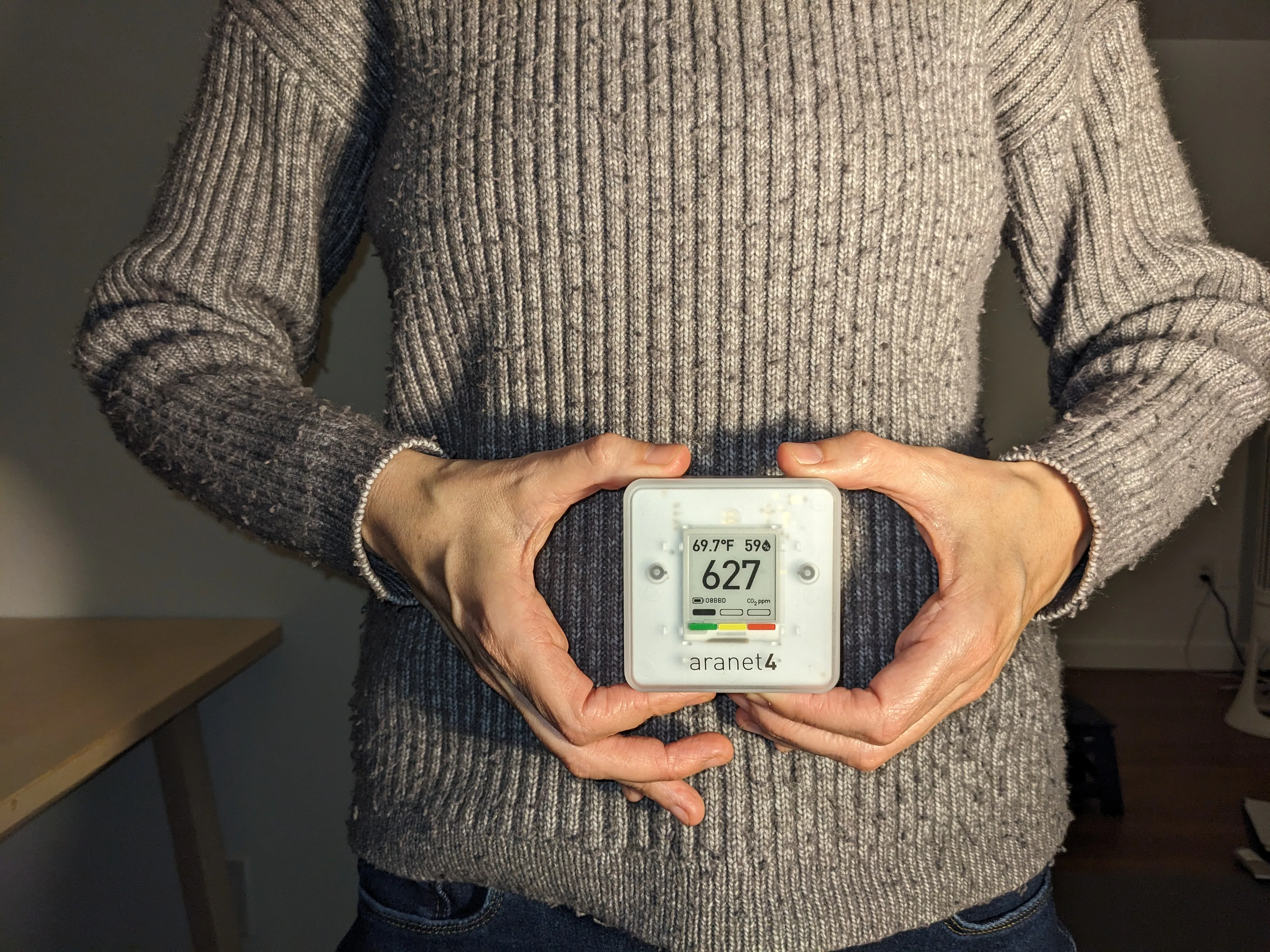睡前 650 ppm，關門後卻一路上升：房間二氧化碳要看四段夜間曲線